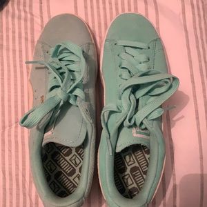 Aqua Suede Pumas